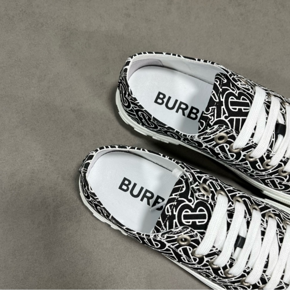Burberry shoes - Picture 3 of 6